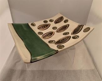 $30 Susan Lindsay (North Carolina, USA). Hand formed tray on stand. Approx 12" x 12" x 4"H