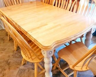 Oak Express kitchen table with 8 chairs