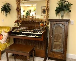 Thomas Californian 2674 organ, wall cabinet, large gold mirror