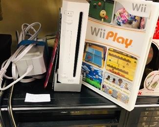 Wii gaming system, VHS recorder