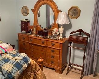 Oak queen size bedroom suite