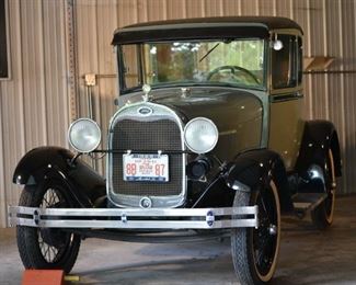 1929 Ford Coupe 4 cycle engine in good condition,has keys but does need some motor work and repair does run