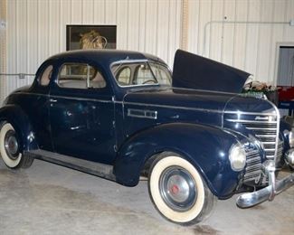 2 door 1939 Plymouth parade ready, needs keys and has no title