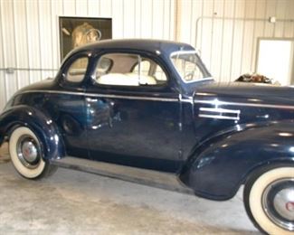 2 door 1939 Plymouth parade ready, needs keys and has no title