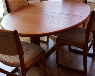 Viking Dining Room table with 6 chairs & 2 leaves