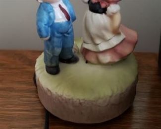 musical figurine