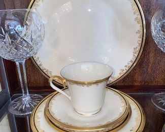 $450 12 PLACE SETTING VINTAGE GOLD LENOX ECLIPSE CHINA PLUS SERVING PIECES