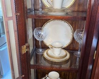 $450 12 PLACE SETTING VINTAGE GOLD LENOX ECLIPSE CHINA PLUS SERVING PIECES