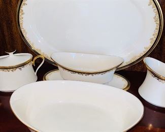 $450 12 PLACE SETTING VINTAGE GOLD LENOX ECLIPSE CHINA PLUS SERVING PIECES