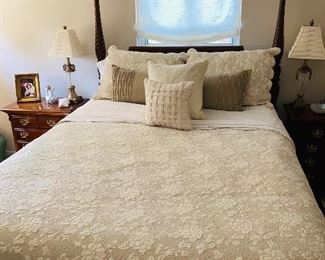 $750 LEXINGTON QUEEN SIZE FOUR POST BEDROOM SET
FOUR POST BED
88”L x 64”W x 82”H
WARDROBE
38”L x 21”D x 63”H
TWO NIGHTSTANDS
27”L x 17”D x 28.5”H
LONG DRESSER AVAILABLE - BROKEN LEG AS IS
70”L x 19”D x 34”H