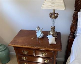 $750 LEXINGTON QUEEN SIZE FOUR POST BEDROOM SET
FOUR POST BED
88”L x 64”W x 82”H
WARDROBE
38”L x 21”D x 63”H
TWO NIGHTSTANDS
27”L x 17”D x 28.5”H
LONG DRESSER AVAILABLE - BROKEN LEG AS IS
70”L x 19”D x 34”H