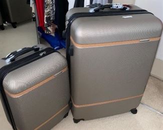 $45 LARGE
$30 SMALL
LIGHTWEIGHT LUGGAGE