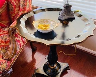 $150 PIE CRUST TABLE
25” DIA x 28” H