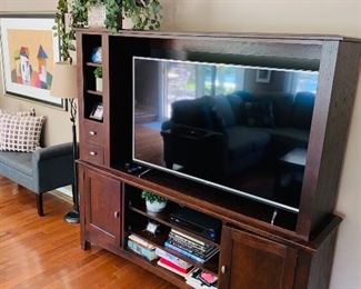 $400 WOODEN ENTERTAINMENT CENTER
FITS 55” TV
72”L x 17.25”D x 67.25”H