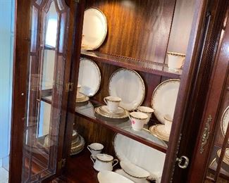 $150 KINCAID SOLID WOOD CHINA CABINET
60”L x 17.5”D x 78.5”H