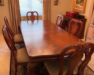$600 FORMAL DINING TABLE WITH 6 CHAIRS
AND 2 LEAVES
LEAVES MEASURE
12” L x 44” W
TABLE WITH LEAVES MEASURES
95.5”L x 44”W x 30”H