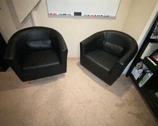 $70 BLACK FAUX LEATHER IKEA CHAIRS
OVERALL GOOD CONDITION/ LITTLE WABLY LEGS MIGHT NEED TIGHTENING
30.5”W x 28”D x 29”H