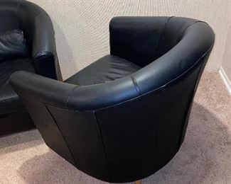 $70 BLACK FAUX LEATHER IKEA CHAIRS
OVERALL GOOD CONDITION/ LITTLE WABLY LEGS MIGHT NEED TIGHTENING
30.5”W x 28”D x 29”H