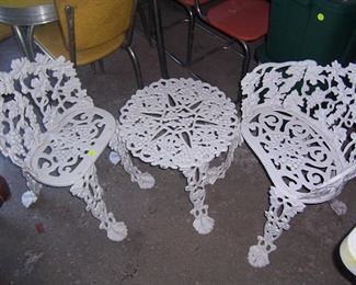 VINTAGE 3 PC GRAPEVINE CAST IRON SET EXCELLENT CONDITION