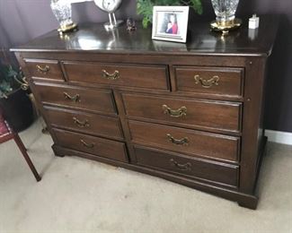 9 Drawer Dresser / Link-Taylor $ 228.00