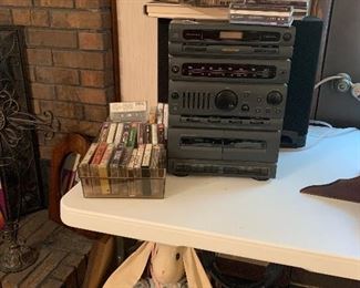 Soundesign stereo w 2 speakers
CD’s & cassettes 
