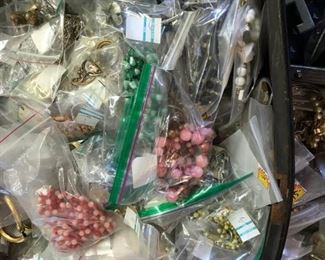 100'S AND 100'S PCS OF COSTUME JEWELRY