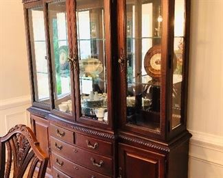 Thomasville lighted china cabinet 