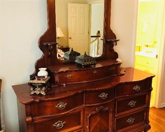 Lexington cherry 8 drawer one door dresser with mirror