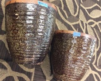 APB044 Two Ceramic Planter Pots 