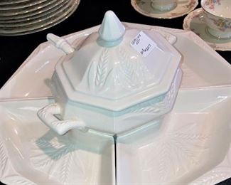 Tureen with side serving plates
