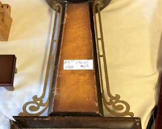 Old clock picturing Mt. Vernon, the historic home of President George and Martha Washington