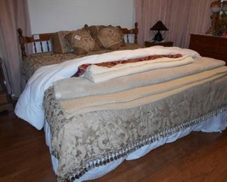 King size bed, blankets and duvet 