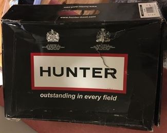 Hunter boots, box sized by runway model