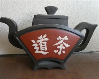 Large tea pot