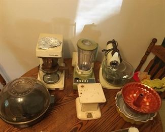 Bundt Pans, Blender, Standing Mixer, Coffee Maker, Popcorn Maker