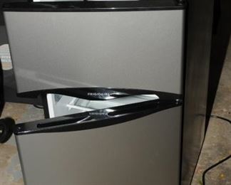 Small refrigerator/freezer