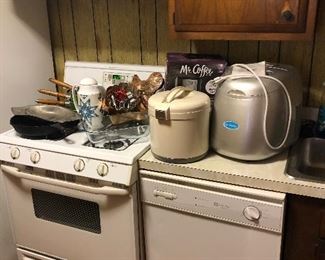 Aluminum cookware, brand new, a vintage collection, ice maker and ice cream maker in excellent working condition. 