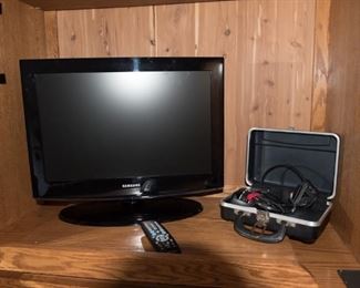 Samsung 32" TV, Disc Walkman with Headphones 