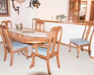 Woodleys Furniture Oak Dining Table and 6 Chairs
