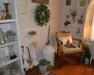 Antique milk can
Vintage rocker
Decor