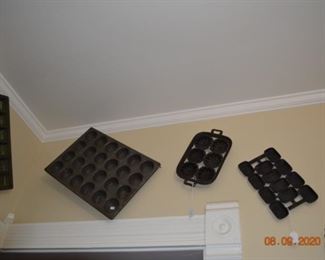 24 hole muffin pan
Grid wolf Cast Iron #6 Gem Pan