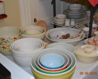 Vintage Pyrex Mixing Bowl Set
Hall Jewel Tea