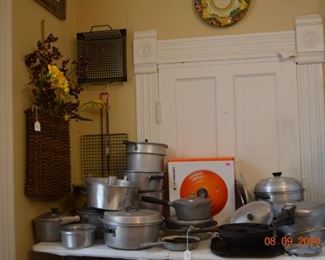 Le Creuset
Vintage pots and pans