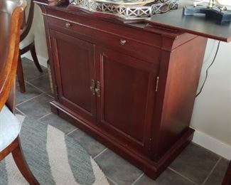 ETHAN ALLEN BUFFET SERVER WITH FOLD OUT TOP