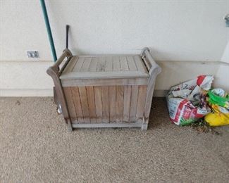 TEAK WOOD ELECTRIC ICE CHEST/COOLER