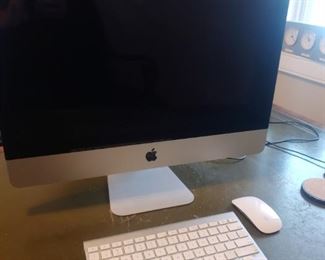 APPLE COMPUTER WITH WIRELESS MOUSE & KEYBOARD