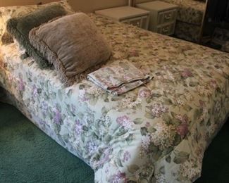 #45 $20.00 Comforter set full 