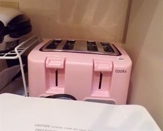 love this pink toaster