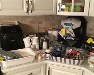 Countertop Appliances, Assorted Kitchen Items