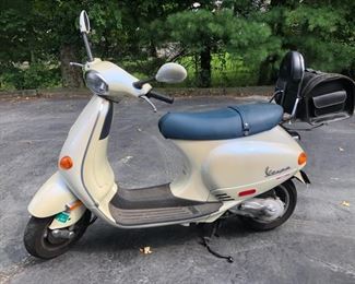 VESPA ET2   2004    3,152 miles